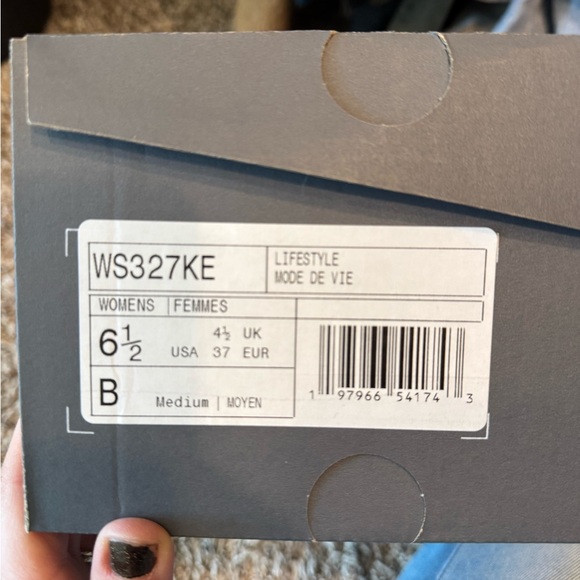 New Balance 327 - Picture 13 of 14